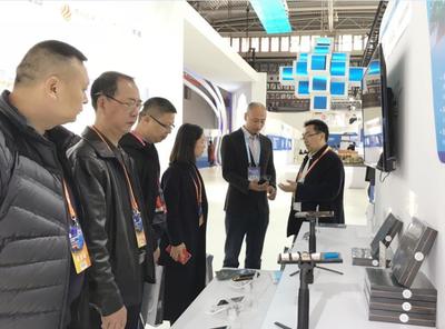 2018保密技術(shù)交流大會(huì)智能黑科技滿滿,青橙VOGA 2 AI激光投影手機(jī)隆重登場